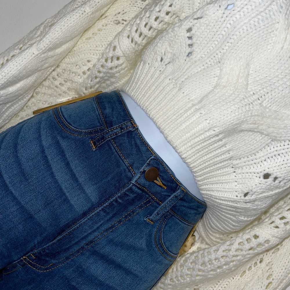 FASHIONNOVA HIGH RISE FLARE JEANS - Picture 4 of 4